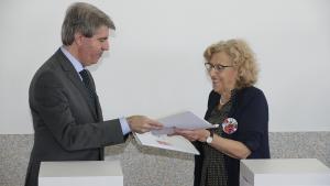 Comunidad y Ayuntamiento firman el acuerdo para realojar a 150 familias del sector 6 Comunidad y Ayuntamiento firman el acuerdo para realojar a 150 familias del sector 6