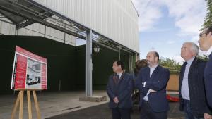 Rollán visita las actuaciones realizadas en el frontón y la piscina municipal, que se suman a nuevos equipamientos para centros públicos y la mejora Rollán visita las actuaciones realizadas en el frontón y la piscina municipal, que se suman a nuevos equipamientos para centros públicos y la mejora