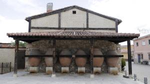 Rollán visita las actuaciones realizadas en el frontón y la piscina municipal, que se suman a nuevos equipamientos para centros públicos y la mejora Rollán visita las actuaciones realizadas en el frontón y la piscina municipal, que se suman a nuevos equipamientos para centros públicos y la mejora