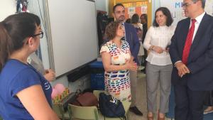 El consejero de Educación e Investigación ha visitado el colegio García Lorca de Leganés para visualizar su programa de préstamo de libros El consejero de Educación e Investigación ha visitado el colegio García Lorca de Leganés para visualizar su programa de préstamo de libros