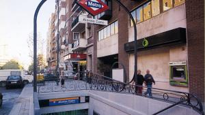 Acceso estación Alonso Cano