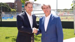 Ángel Garrido saluda al alcalde de Torrejón, Ignacio Vázquez