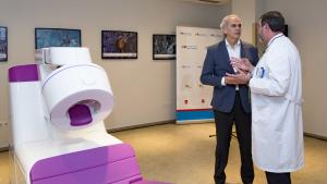 El consejero de Sanidad, Enrique Ruiz Escudero, ha visitado el Hospital Clínico San Carlos