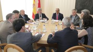 El presidente regional ha mantenido su primera reunión con los máximos responsables de las 6 universidades públicas madrileñas