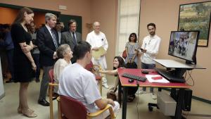 El presidente Ángel Garrido ha presenciado hoy el funcionamiento de este servicio en la residencia Gastón Baquero, de Alcobendas El presidente Ángel Garrido ha presenciado hoy el funcionamiento de este servicio en la residencia Gastón Baquero, de Alcobendas