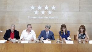El presidente madrileño, Ángel Garrido, ha firmado hoy con los agentes sociales el primer acuerdo para empleados públicos de los últimos 14 años El presidente madrileño, Ángel Garrido, ha firmado hoy con los agentes sociales el primer acuerdo para empleados públicos de los últimos 14 años