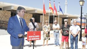 Garrido ha visitado este municipio de la Sierra Norte donde ha reiterado su compromiso por revitalizar los pueblos de la región Garrido ha visitado este municipio de la Sierra Norte donde ha reiterado su compromiso por revitalizar los pueblos de la región