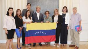 Garrido muestra el respaldo del Gobierno de la Comunidad de Madrid a los refugiados venezolanos 