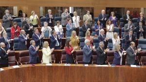 Ángel Garrido es recibido por el Grupo Parlamentario Popular al terminar su intervención en la segunda sesión del Debate del Estado de la Región 2018