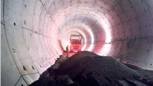 Túnel de línea. Hormigón de apoyo de vía