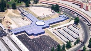 Vista aérea de la estación de Metro del Aeropuerto integrada en las pasarelas de acceso