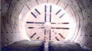 Tuneladora "La adelantada" en pozo de extracción