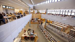 La Comunidad amplía el horario de 12 bibliotecas para facilitar la preparación de los exámenes
