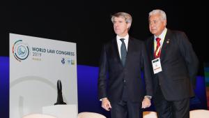 Ángel Garrido, presidente de la Comunidad de Madrid; Franklin Hoet-Linares, presidente Global Saliente de la World Jurist Association
