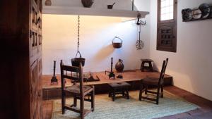 Cocina, chimenea, asientos y aparejos de cocina tradicional en la Casa Museo Lope de Vega