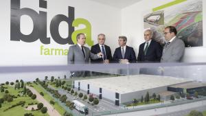 Ángel Garrido y Enrique Ruiz Escudero en la sede institucional de la cooperativa de distribución de medicamentos Bidafarma