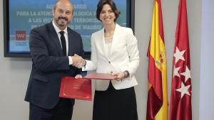 Pedro Rollán en la firma del convenio para que las más de 2.000 víctimas y familiares de atentados terroristas de la región puedan recibir atención p Pedro Rollán en la firma del convenio para que las más de 2.000 víctimas y familiares de atentados terroristas de la región puedan recibir atención p