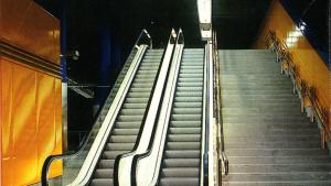 Escaleras fijas y mecánicas estación Canillas
