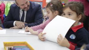 Pedro Rollán durante la visita al colegio público bilingüe Los Ángeles 