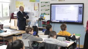 Pedro Rollán durante la visita al colegio público bilingüe Los Ángeles 