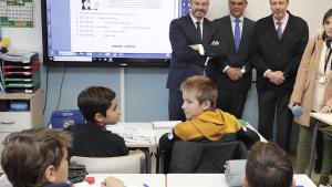 Pedro Rollán durante la visita al colegio público bilingüe Los Ángeles 