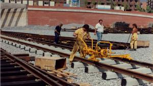 Cubierta nave de mantenimiento. Comienzo de colocación de chapa 28/07/1994