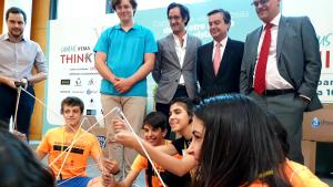El consejero en funciones de Educación e Investigación, Rafael van Grieken, visitando el campus