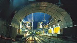 Vista de la estación Villa de Vallecas desde el túnel Vista de la estación Villa de Vallecas desde el túnel, obreros trabajando