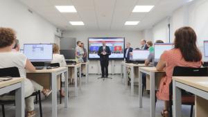 Pedro Rollán en la Oficina Pública de Empleo del distrito de Usera El presidente en funciones de la Comunidad de Madrid, Pedro Rollán, durante su visita a la Oficina Pública de Empleo del distrito de Usera