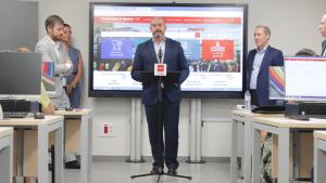 Pedro Rollán en la Oficina Pública de Empleo del distrito de Usera El presidente en funciones de la Comunidad de Madrid, Pedro Rollán, durante su visita a la Oficina Pública de Empleo del distrito de Usera