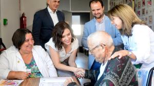 Isabel Díaz Ayuso durante una visita al Hospital de Guadarrama