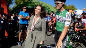 Díaz Ayuso destaca la apuesta de la Comunidad por el turismo deportivo en la Vuelta Ciclista a España