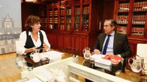 Imagen de Enrique López durante el encuentro con la ministra de Justicia, Dolores Delgado