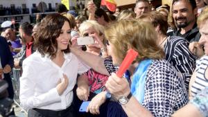 Díaz Ayuso durante la visita a Arganda