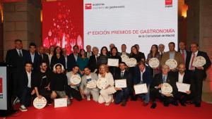 Isabel Díaz Ayuso junto a los galardonados