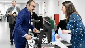 La Comunidad intensificará la prospección de empresas para generar más oportunidades de empleo Manuel Giménez, ha visitado la Oficina del Empleador