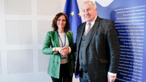 Isabel Díaz Ayuso durante la reunión con el presidente del Comité de las Regiones, Karl-Heinz Lambertz