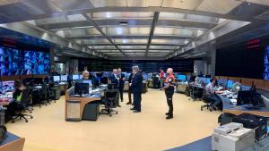 La Comunidad acompaña a los trabajadores de Metro de Madrid que trabajan en Nochevieja Garrido visita puesto mando Metro 4