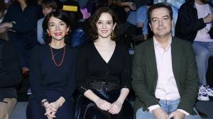 Isabel Díaz Ayuso en el desfile de Yvan Andreu en la MBFWMadrid 1
