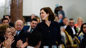 Díaz Ayuso sonriendo