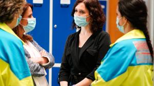 Isabel Díaz Ayuso durante su visita al hospital de IFEMA