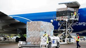 Un avión con material sanitario para hacer frente al COVID19