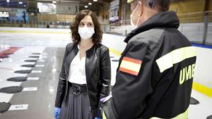 Isabel Díaz Ayuso durante la clausura del Palacio de Hielo de Majadahonda como instalación temporal para recibir a fallecidos del COVID-19 