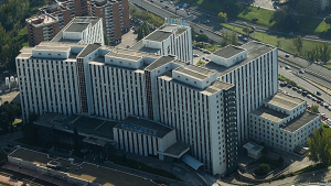 Imagen de fachada del Hospital Universitario Ramón y Cajal