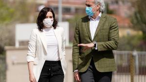 La presidenta, Isabel Díaz Ayuso, y el consejero de Sanidad, Enrique Ruiz Escudero