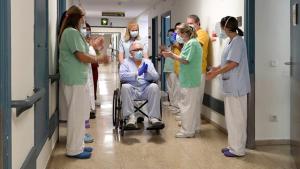 paciente y profesionales del hospital gregorio marañón