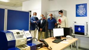 El consejero junto con otros asistentes visitando las instalaciones de los Juzgados de Plaza Castilla