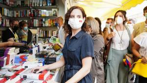 Díaz Ayuso celebra el reencuentro de librerías, editoriales y autores con los ciudadanos en la 80º edición de la Feria del Libro de Madrid