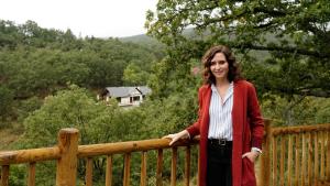 La presidenta mirando a cámara en la zona remodelada
