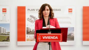 La presidenta interviniendo en el atril